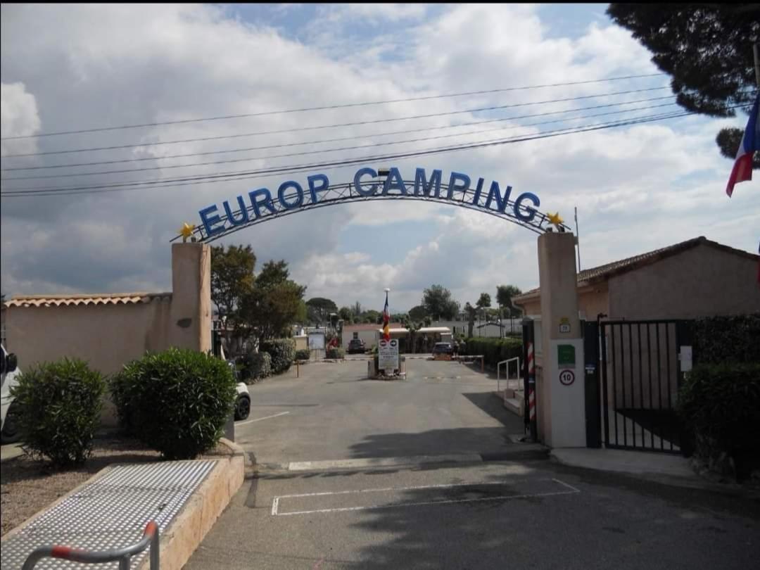 Vacances Familiales Dans Camping Avec Piscine Fréjus Zewnętrze zdjęcie